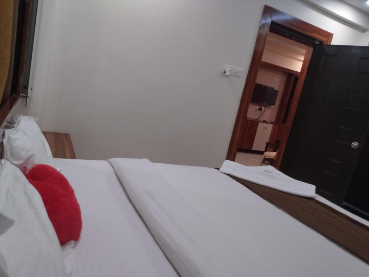 ลา ปลาตินา พรีเมียม สวีท Hotel ปูรี ภายนอก รูปภาพ